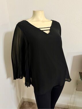 Apt. 9 Black V-Neck Pleated Sleeve Top